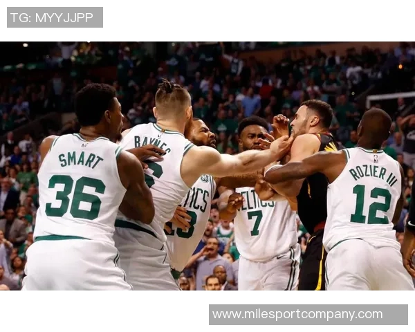 普尔上半场表现平平三分命中率低迷但罚球全中助球队保持竞争力