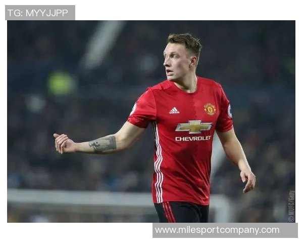 菲尔琼斯称罗杰斯表现优于贝林应该入选英格兰国家队名单