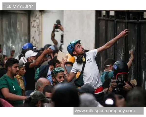 斯彭斯向弗兰克表达不满情绪唇语专家解读他暗示要辞职的背后原因